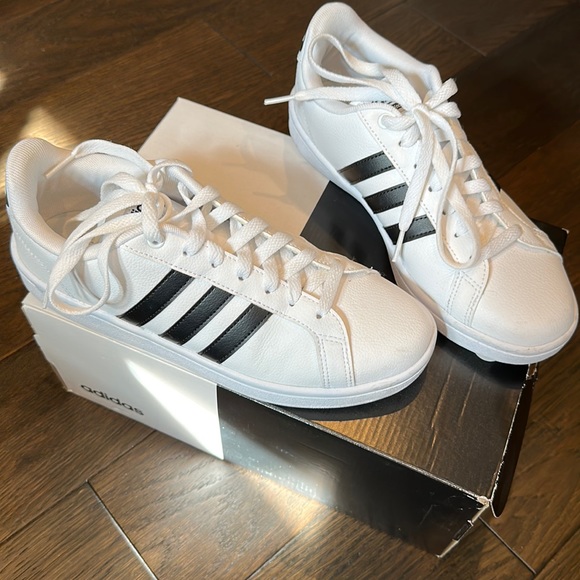 Adidas advantage mint condition sz 8 - Picture 1 of 5
